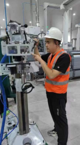 宏飛立式中心孔磨床在鄭州宇通汽車安裝使用！